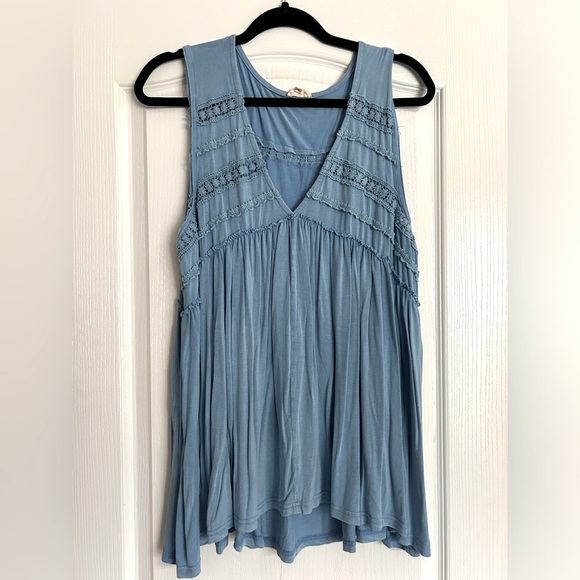POL Tops - Blue lace detailed tank